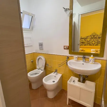 Giallo Nápoles