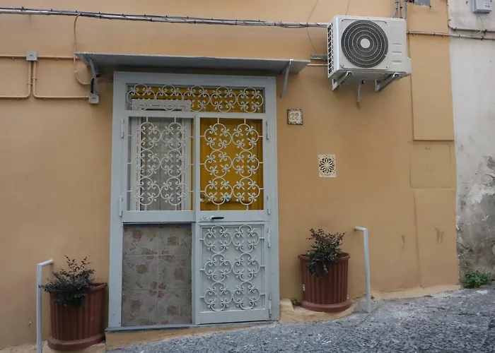Giallo Neapel