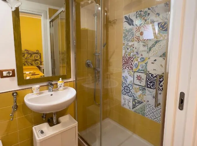 Giallo Feriehus *